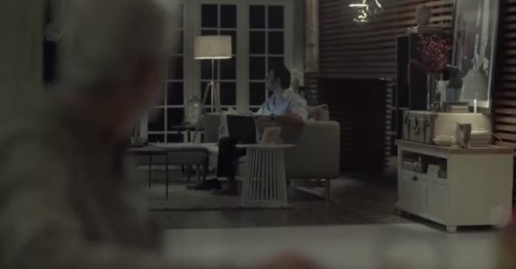 Pappans dotter lämnade rummet, sedan ser han sin svärson och inser den sorgliga sanningen!