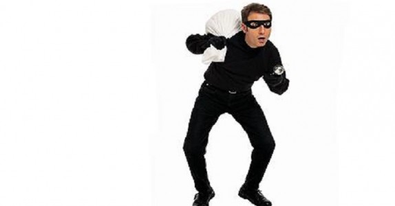 En äldre man chockar polisen när han ringer om inbrottstjuvar i garaget!