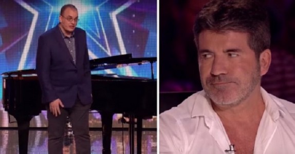 När pianist kommer in på scenen, fnyser domaren åt honom. Men då händer plötsligt något!