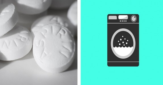 Han lägger aspirin i tvättmaskinen med hans tvätt. Anledningen? Jag hade ingen aning!