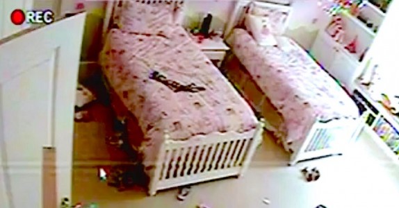 Förfärad mamma hittar dotterns sovrum på internet för tusentals att se på! Nu varnas andra föräldrar!