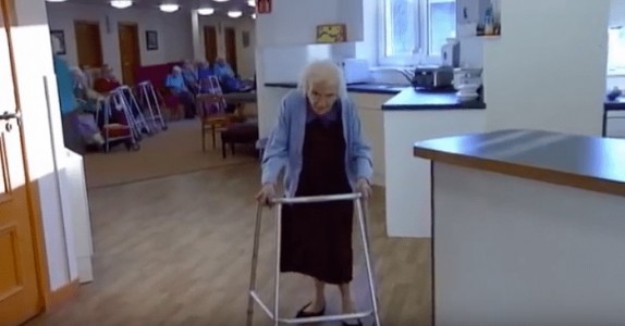 109-årig kvinna säger att undvika män är hemligheten till ett långt liv!