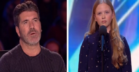 Juryn blir chockade av den nervösa 12-åringens val av sång – sekunder senare får ALLA gåshud!