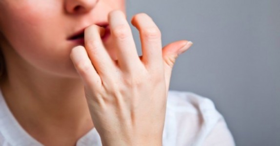 Detta är anledningen till varför du biter på naglarna – och så här slutar du!