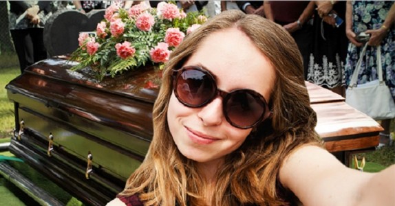 Forskare länkar selfies till narcissism, missbruk & psykisk ohälsa!