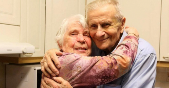 De träffades för bara 1 år sedan. Nu ska 92-åringen gifta sig!