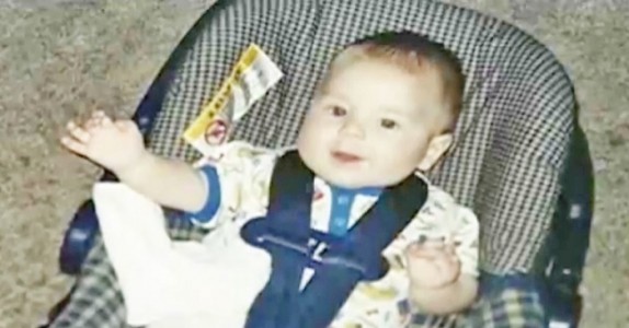 Mamman lämnar sin 8 månader gamla baby med barnvakten! det barnvakten gör då? USCH vad hemskt!