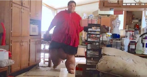 Han trakasserar bodybuilders på internet. Då KRÄVER de att få se en bild av honom!