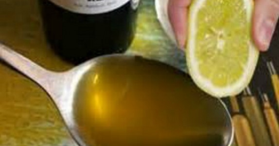 Pressa en citron med 1 msk olivolja och du kommer vara tacksam att du sett det här i resten av ditt liv!